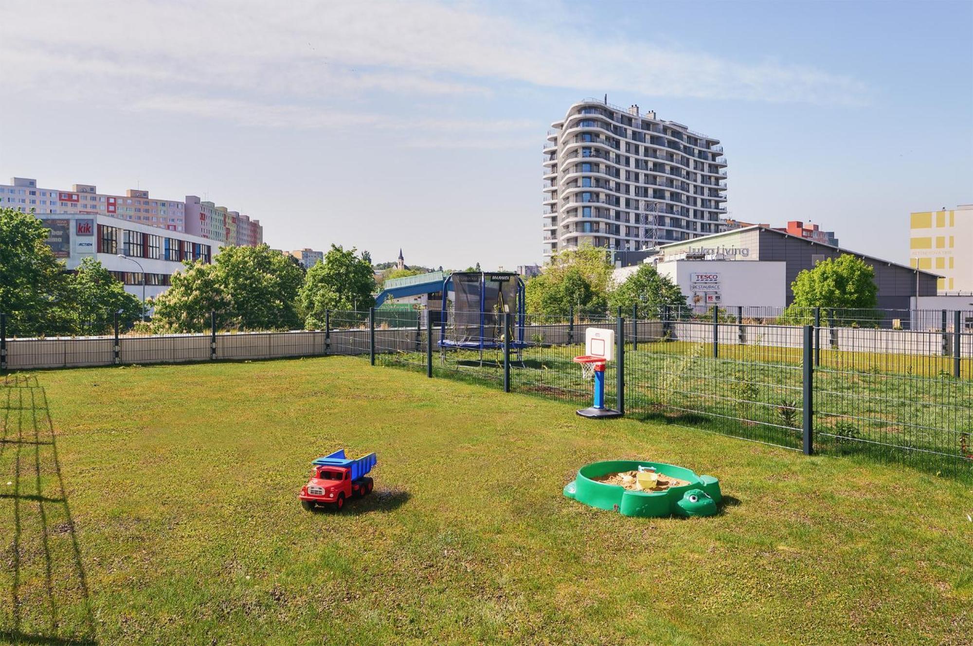 Beta Home - Free Garage, Metro, Garden Prague Extérieur photo